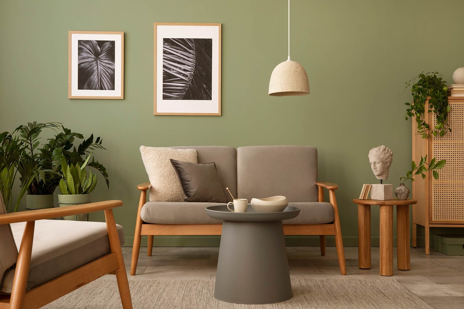 Traditional living room with classic furniture and patterned rug